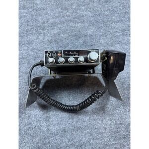 Realistic TRC-474 40 Channel CB Radio Transceiver 21-1539 with Mic‎ and Bracket